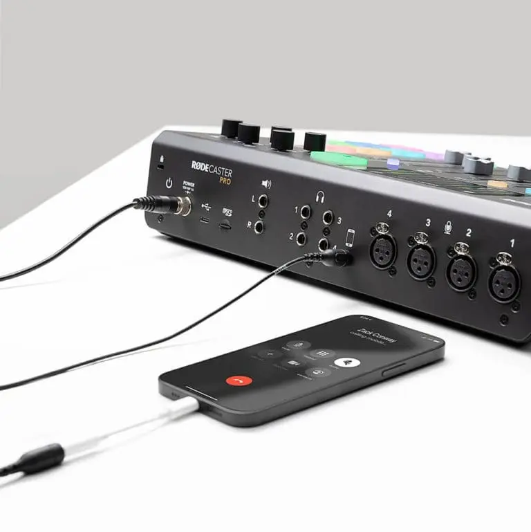 to show the reader how a smart phone connects to the rodecaster pro for recording phone calls