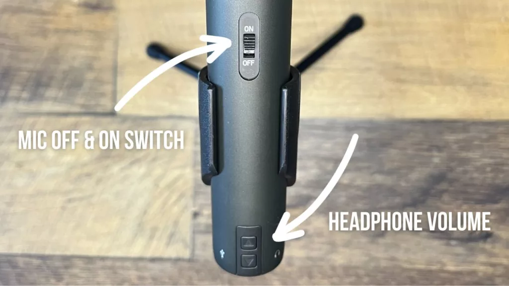 this image shows the off and on switch and the headphone volume level on the samson q2u